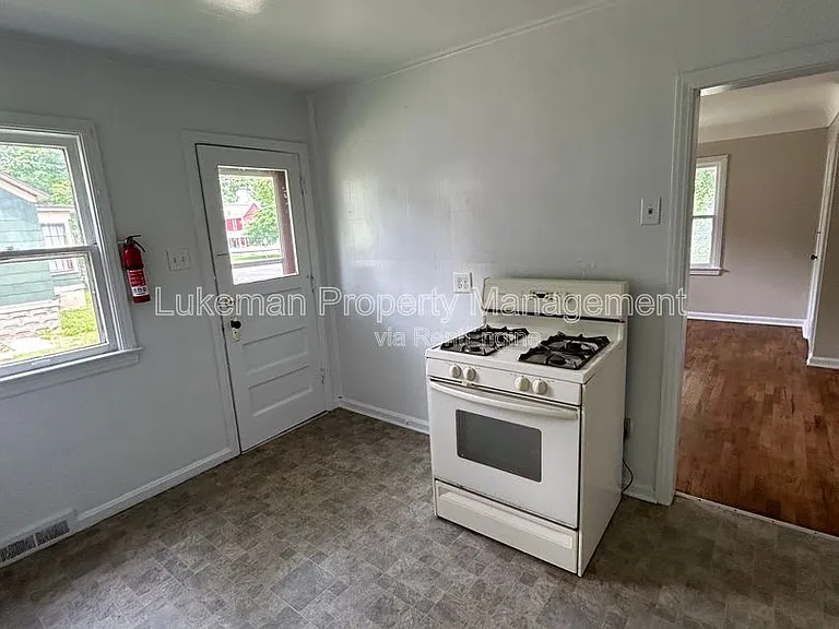 1410 Oak St #1 — Photo 13