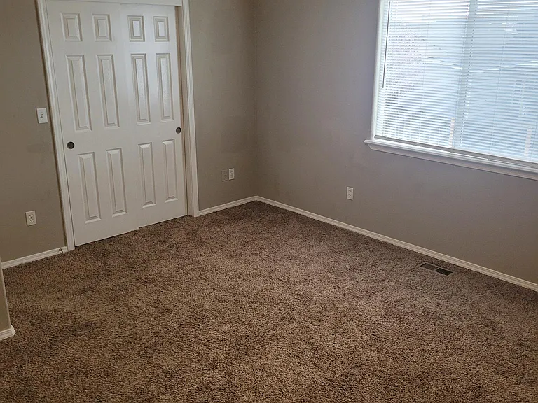 3907 Lexington St — Photo 10