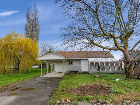 302 2nd Street, Sumas, WA 98295