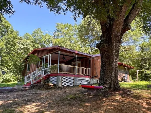 200 Watts Ln, Big Sandy, TN 38221