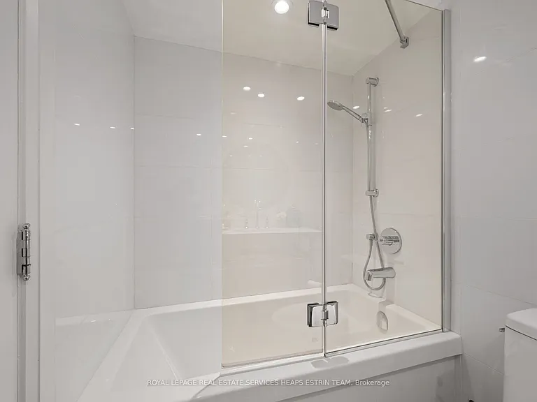 225 Davenport Rd #401 — Photo 24