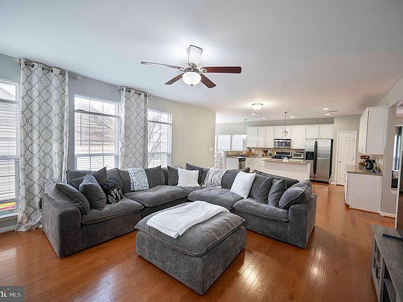 3rd image of 424 Prospect Hill Blvd