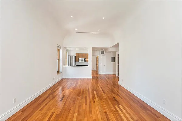 Rented by REAL New York | media 32