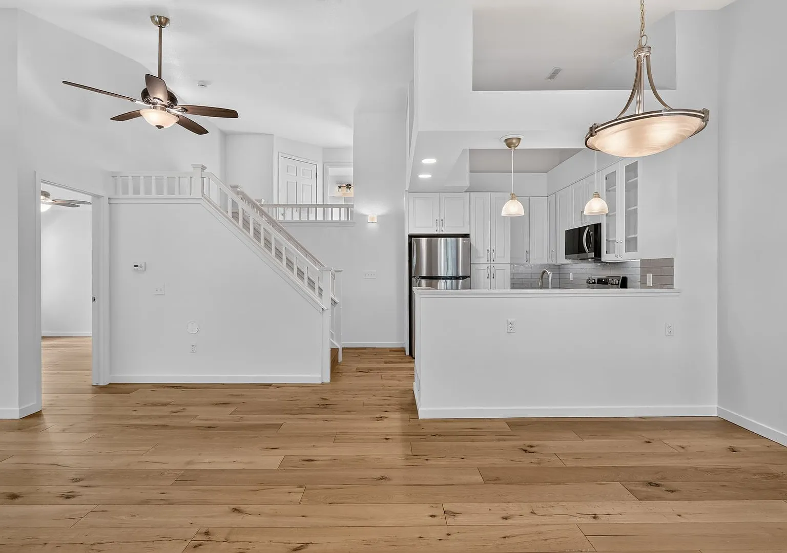 Beautiful 3-Bed Indian Peaks Townhome with Finished Basement & 2-Car Garage — Photo 3
