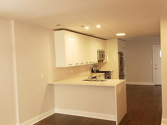 3rd image of 6141 N Richmond St #2