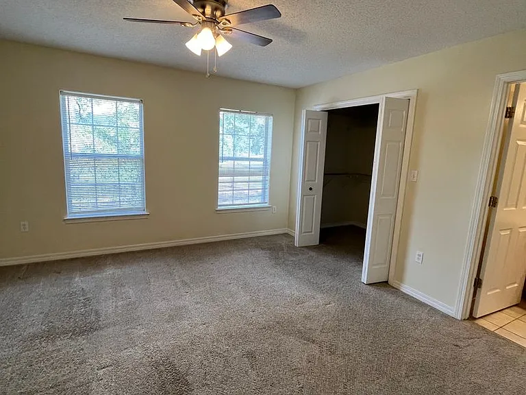 204 Johnson Ct — Photo 5