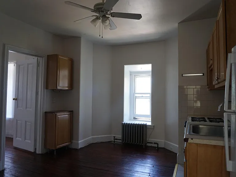 110 S 42nd St #1R — Photo 17