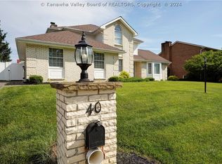 40 Greenbrier Ave, Hurricane, WV 25526