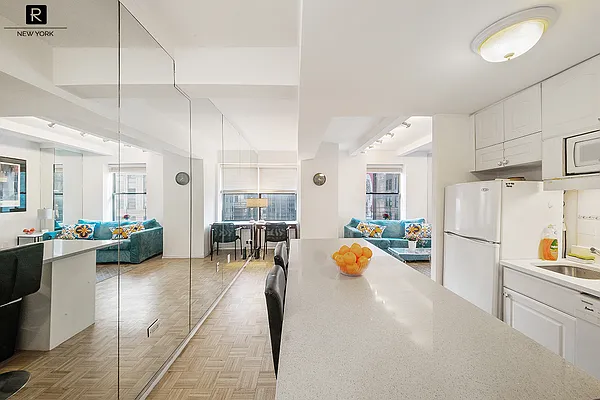 Rented by R New York | media 8