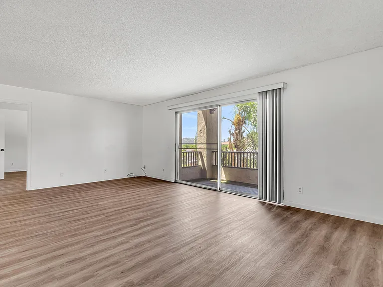 2510 Clairemont Dr #203 — Photo 9