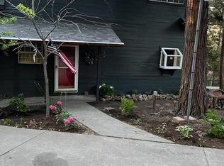 920 Hillcrest Dr, Crestline, CA 92325