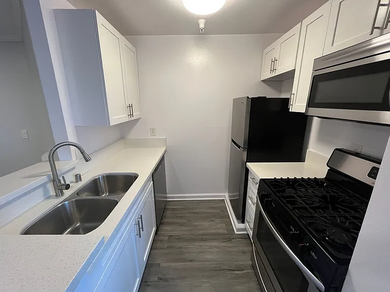 1223 Federal Ave — Photo 32
