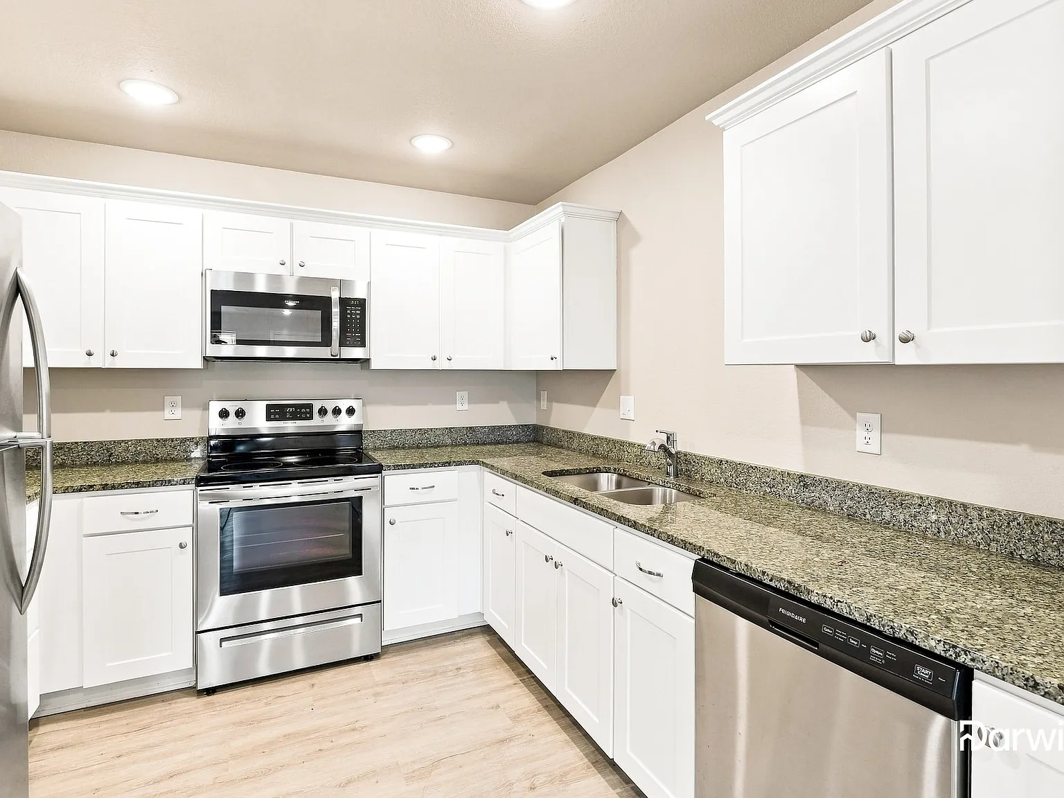 3 bed, 2.0 bath, 1253 sqft, $1,700 — Photo 2