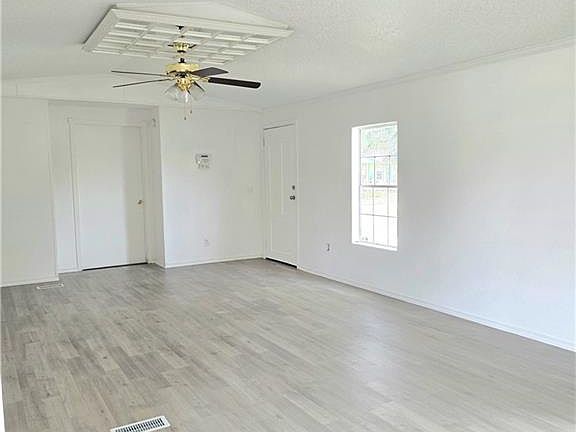 3rd image of 6515 Valero Ln