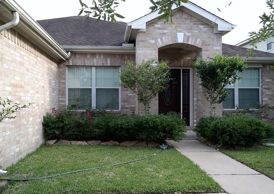 1st image of 21523 Pointed Oak Ln