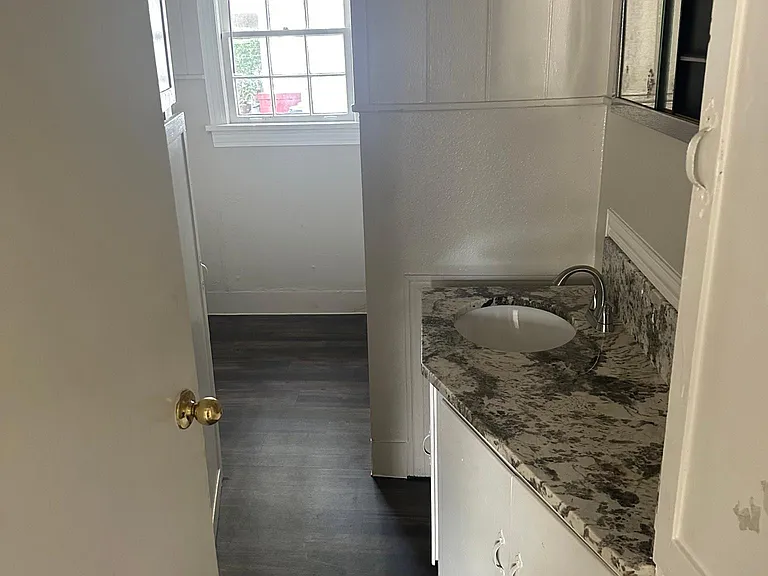 500 Oakdale Ave — Photo 7