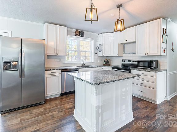 2nd image of 4062 Palmetto Dr