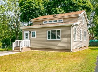 482 Crossfield Rd, Rochester, NY 14609