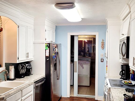 3rd image of 1 Sheri Ln