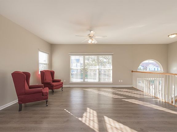 5th image of 108 Greentree Dr