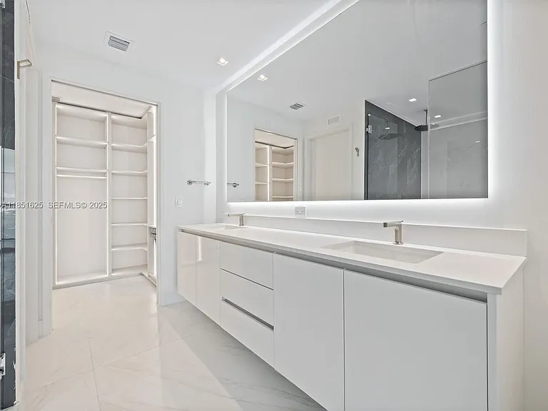 700 NE 24th St #4305 — Photo 12