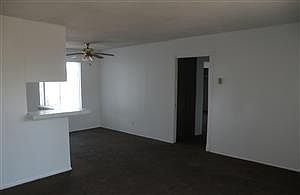 2nd image of 565 Moss St Unit 5