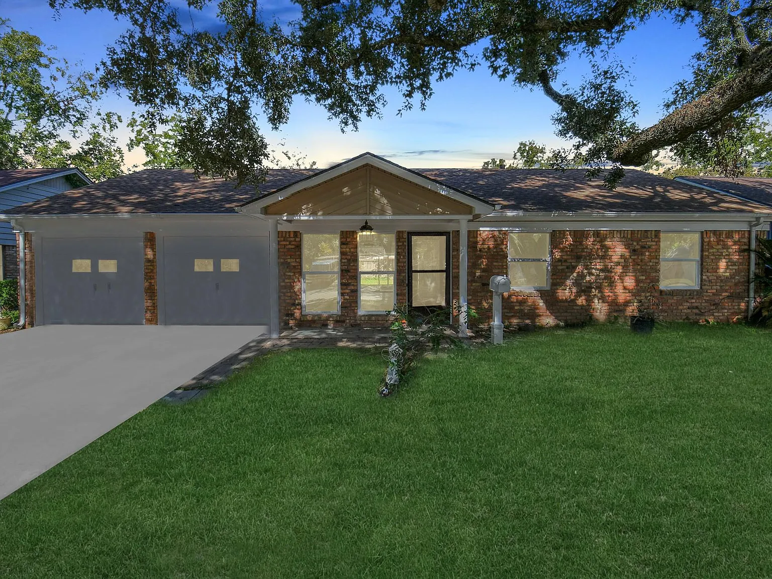 3 bed, 1.5 bath, 1560 sqft, $2,200 — Photo 3