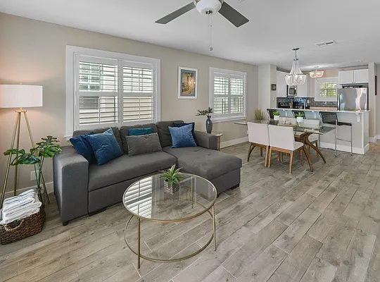 2 bed, 2.5 bath, 960 sqft, $6,000 — Photo 2