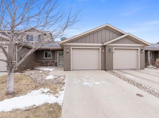 2404 E Meadowside Pl, Sioux Falls, SD 57108