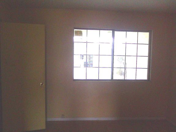 5th image of 812 W 50th St