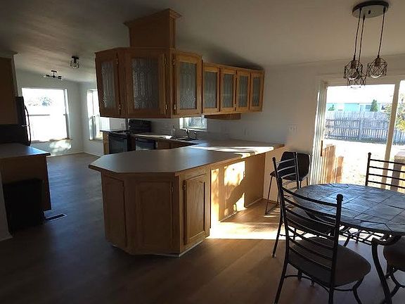 5th image of 15734 Deerfield St