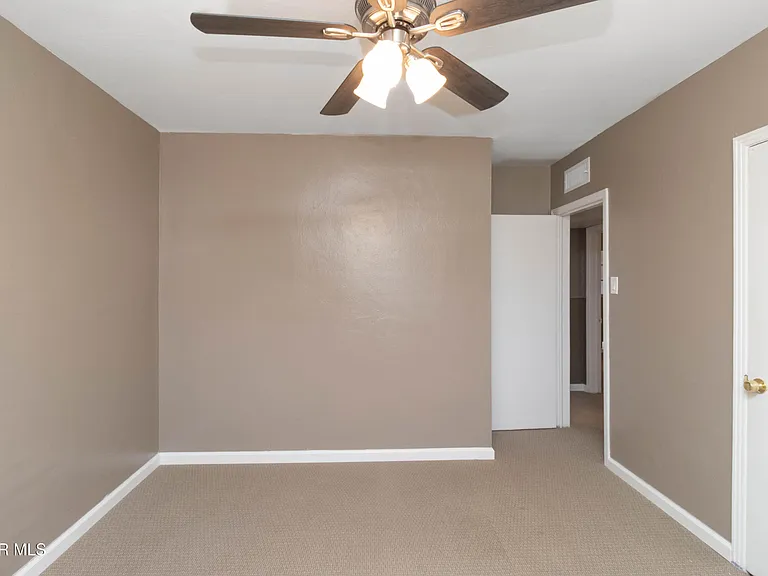 321 Walsh Ln — Photo 25