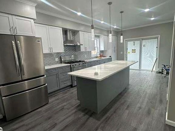 3rd image of 1033 E 23rd St Floor 1