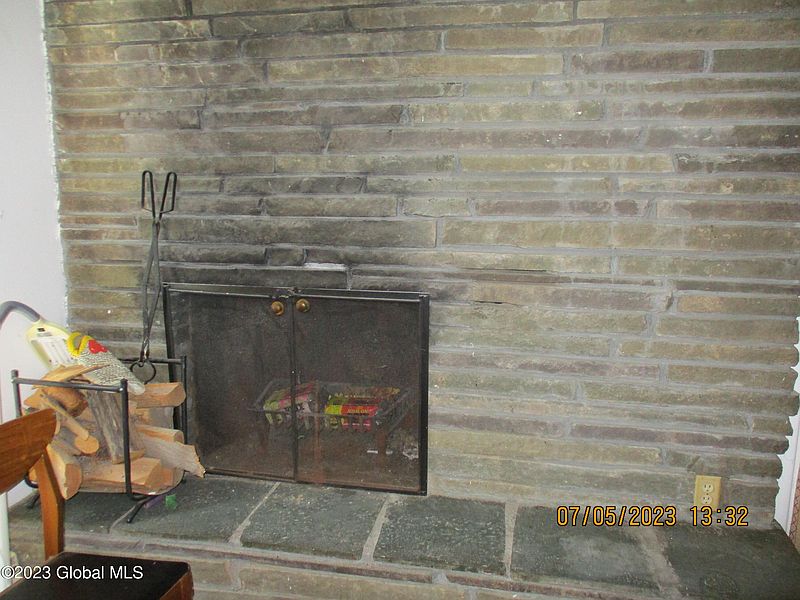 3rd image of 17 Leslie Court