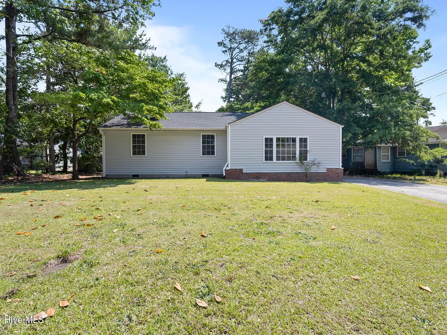 3 bed, 1.5 bath, 1264 sqft, $1,500 — Photo 1
