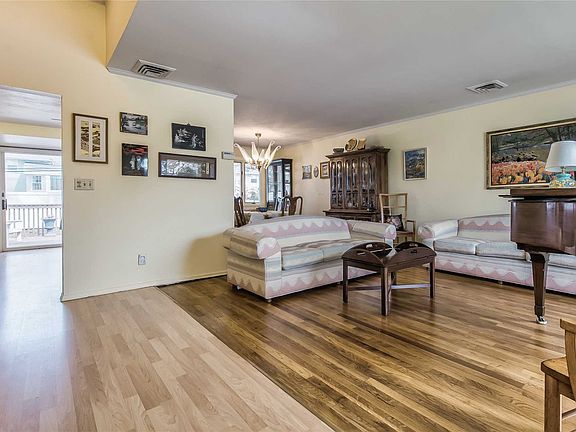 3rd image of 37 Bounty Ln