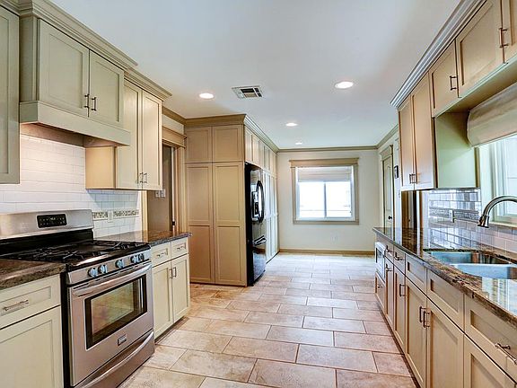 4th image of 6716 Wildwood Way