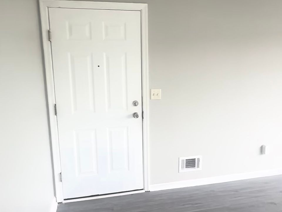 1st image of 73-75 Glenn Dr #2
