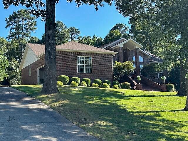 1st image of 130 Lomond Dr