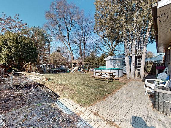 4th image of 261 Winnipeg St