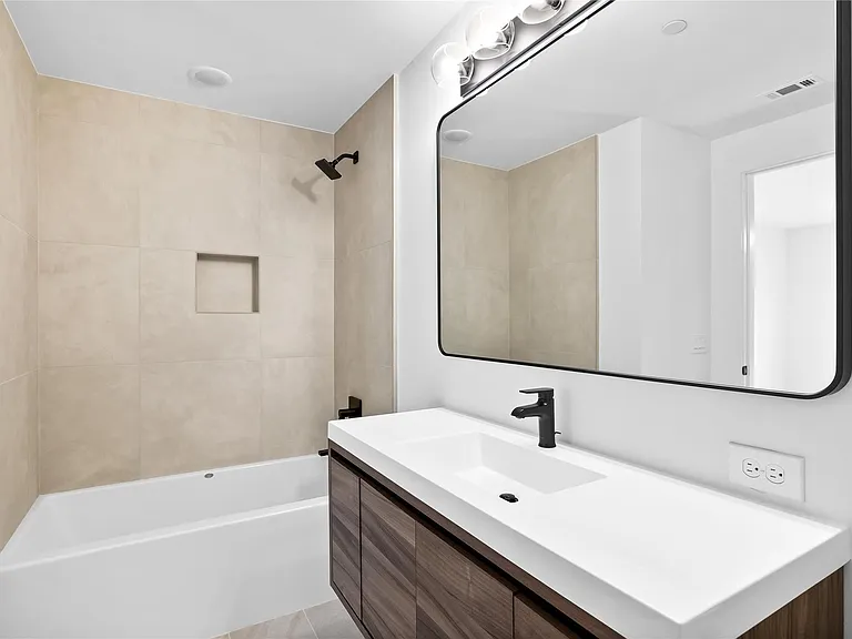 1529 Villars St — Photo 19