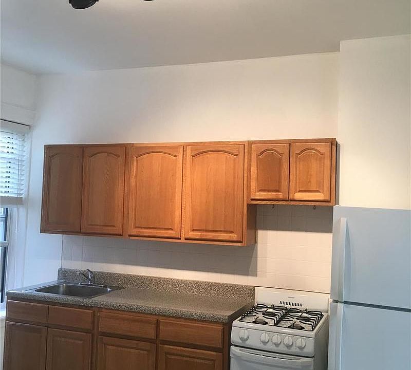 1st image of 561 Saint Johns Pl APT 3A