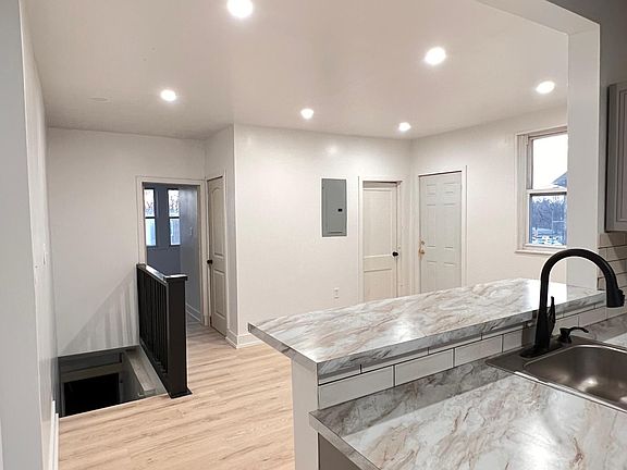 4th image of 731 Herkness St #2R
