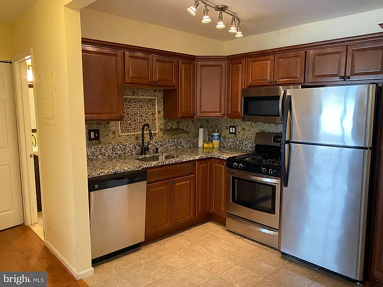 5800 Cove Landing Rd #201 — Photo 14