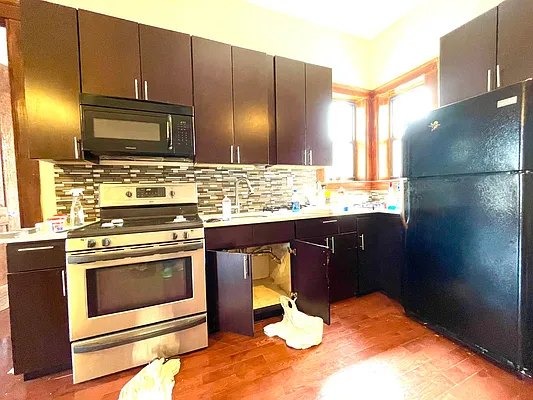 Rented by R New York | media 24