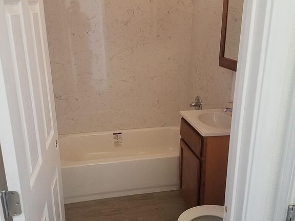 4th image of 408 Green St APT 3