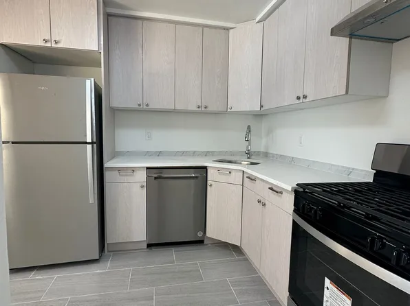 7553 113th St, Forest Hills, NY 11375