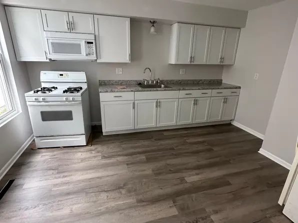 812 Wall St APT 1, Pt Huron, MI 48060