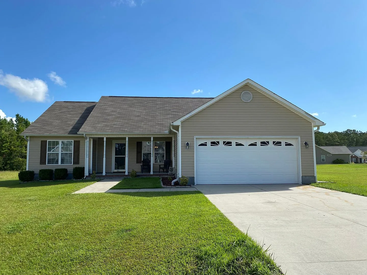 Lovely home in Maple Hill — Photo 1