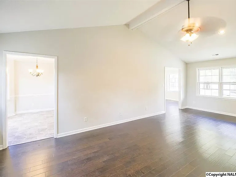 117 Betty Garrett Dr — Photo 2